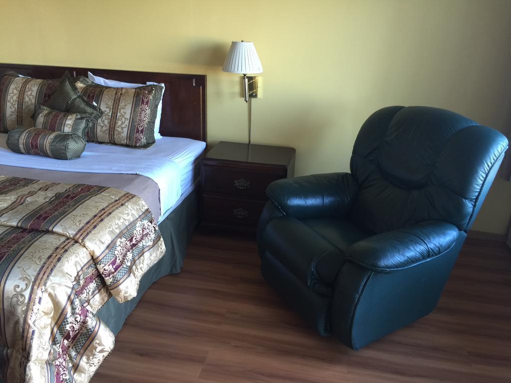Americas Best Value Inn & Suites Macon At Sunset Dr Room photo